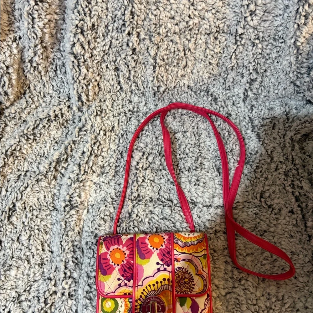 Vera Bradley floral Pink Crossbody Bag with Turn-Lock Closure - Picture 3 of 3